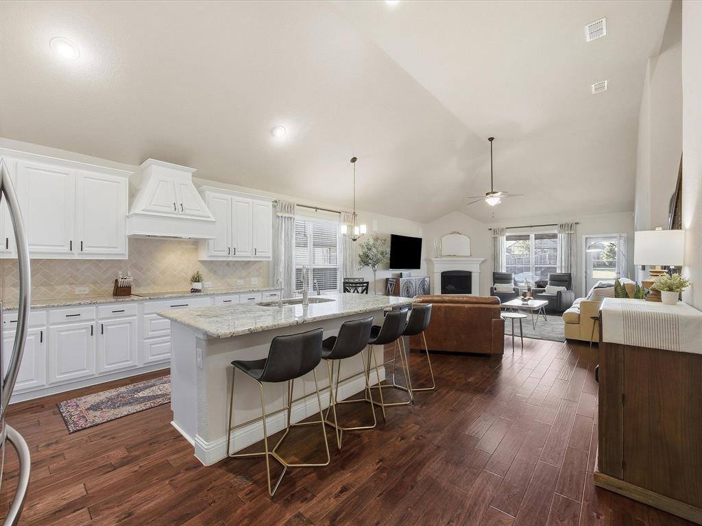 410 Bentley Drive, Midlothian, TX 76065