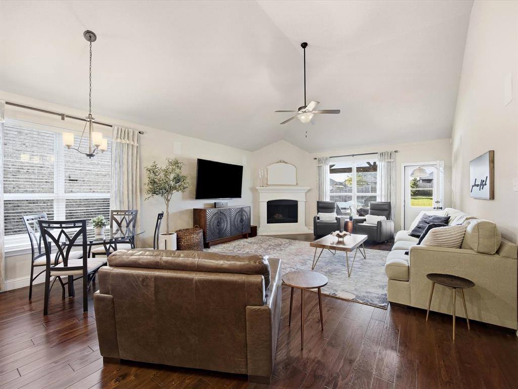 410 Bentley Drive, Midlothian, TX 76065