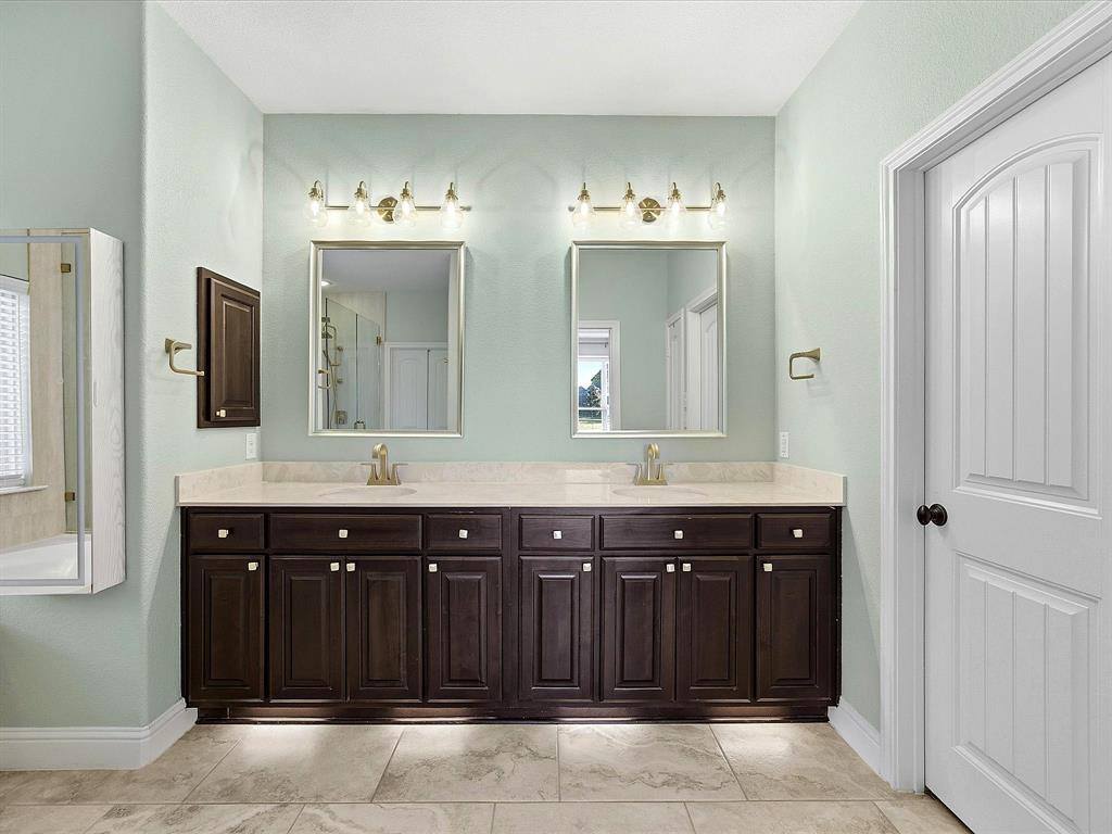 410 Bentley Drive, Midlothian, TX 76065