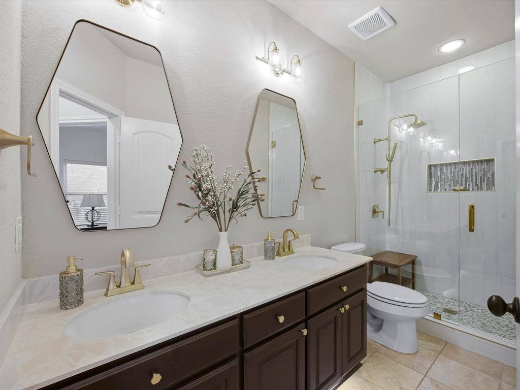 410 Bentley Drive, Midlothian, TX 76065