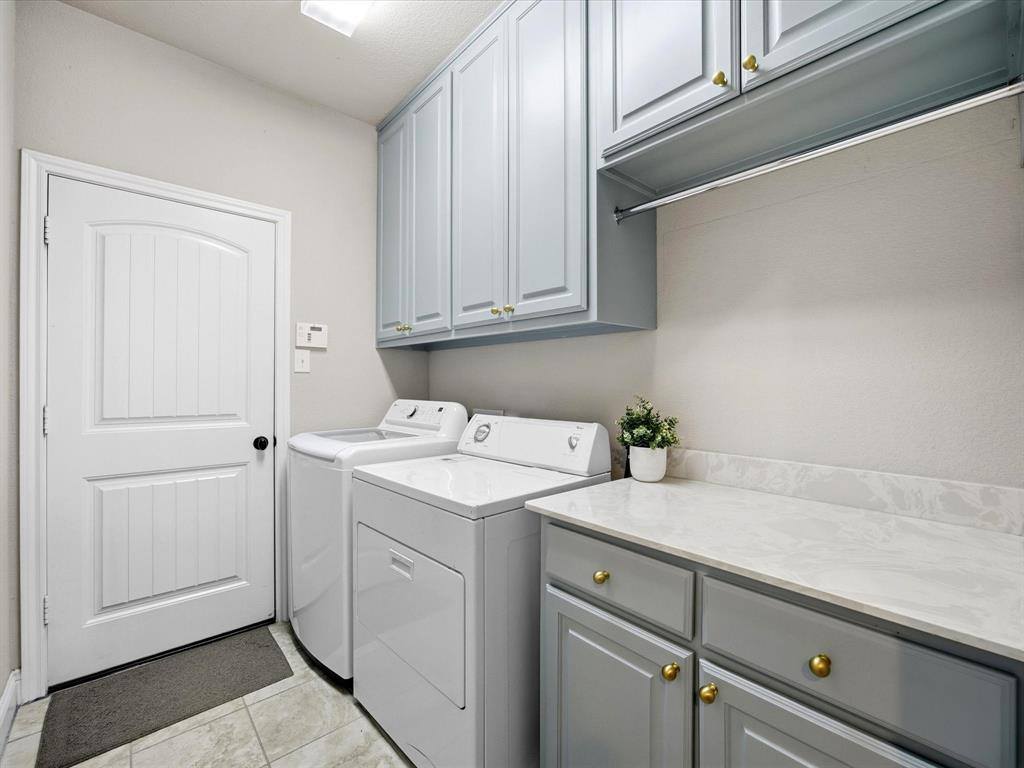 410 Bentley Drive, Midlothian, TX 76065