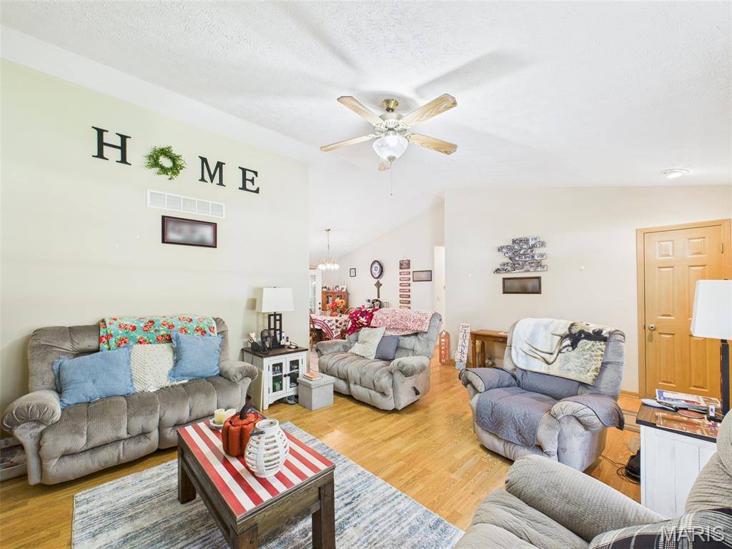 14060 Country Lane, Dixon, MO 65459