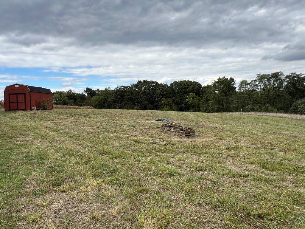 10081 Schwartzwalder Rd, Shreve, OH 44676