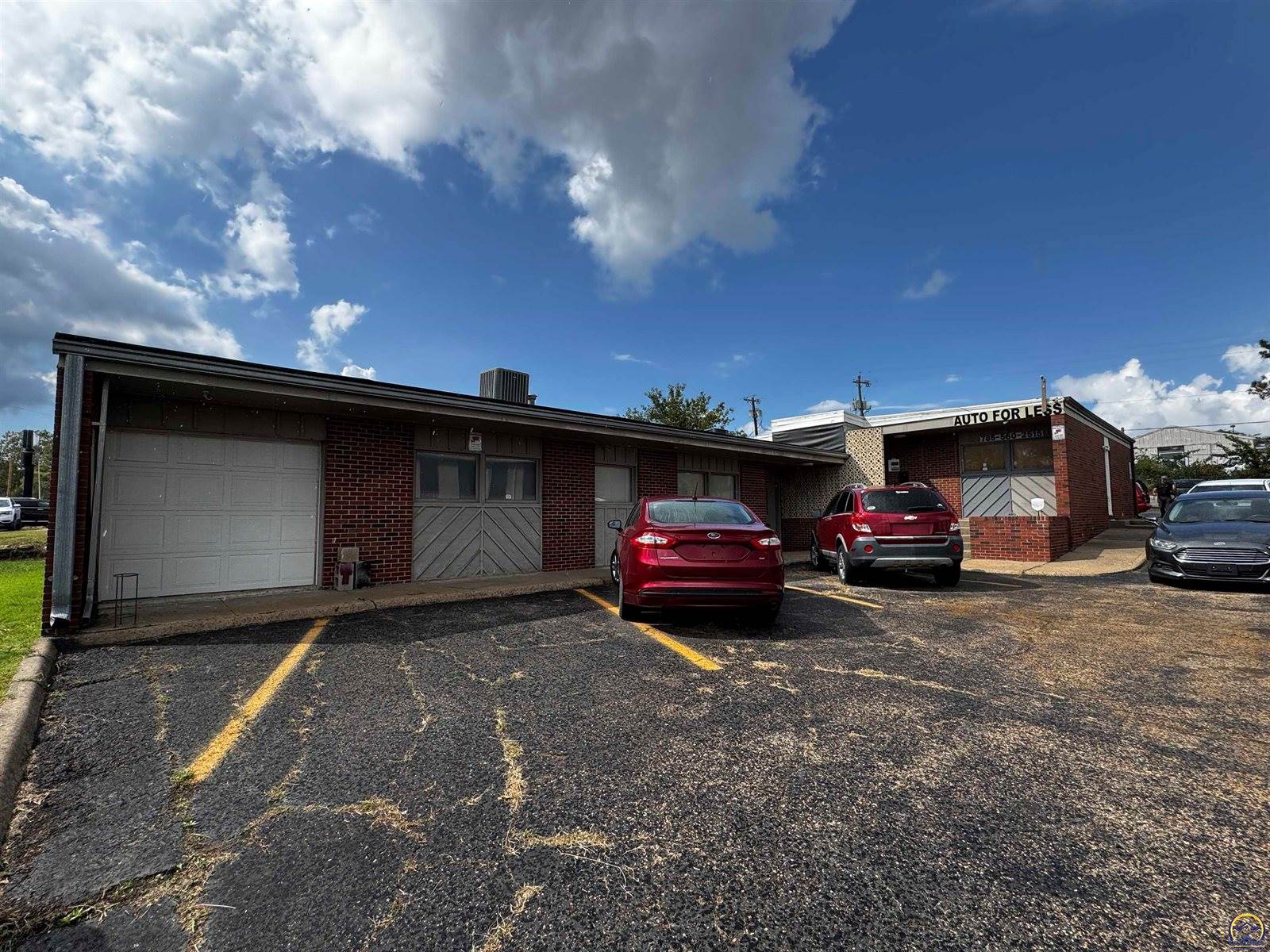 420 SW 33rd ST, Topeka, KS 66611