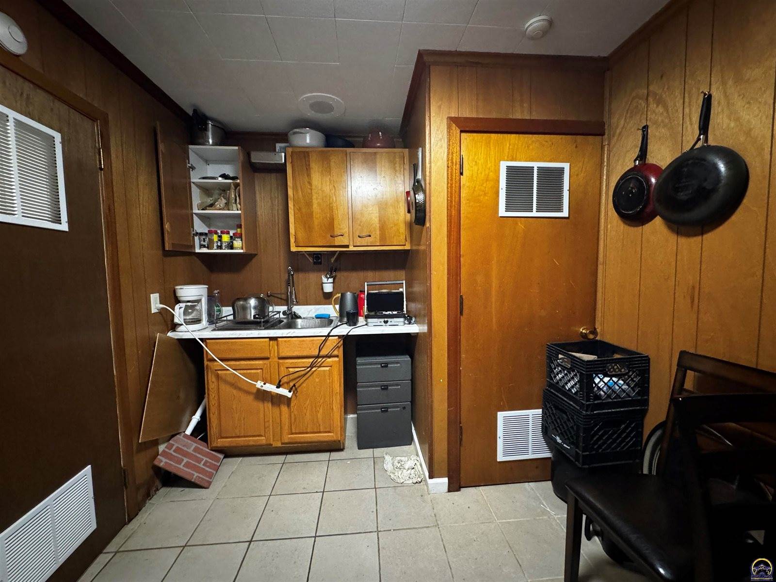 420 SW 33rd ST, Topeka, KS 66611