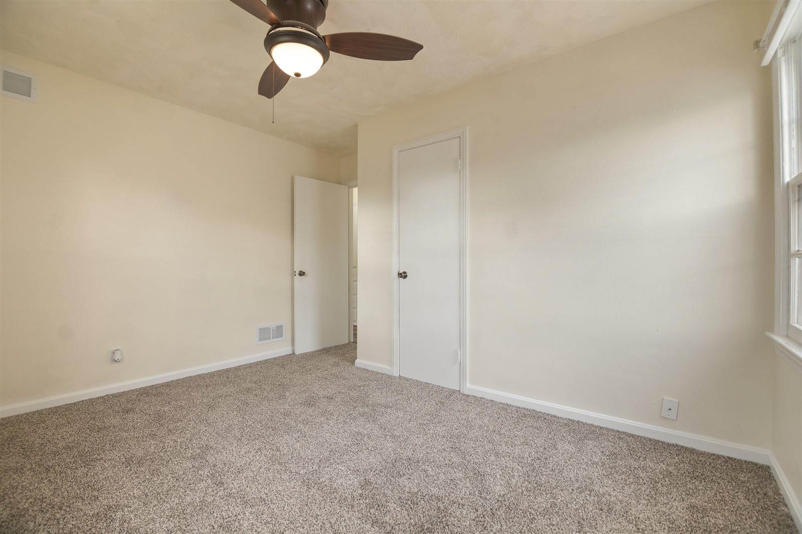 1726 North Oliver St, Wichita, KS 67208