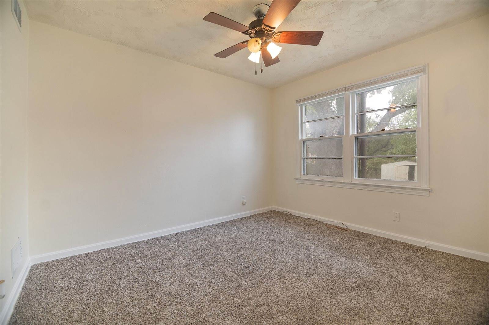 1726 North Oliver St, Wichita, KS 67208