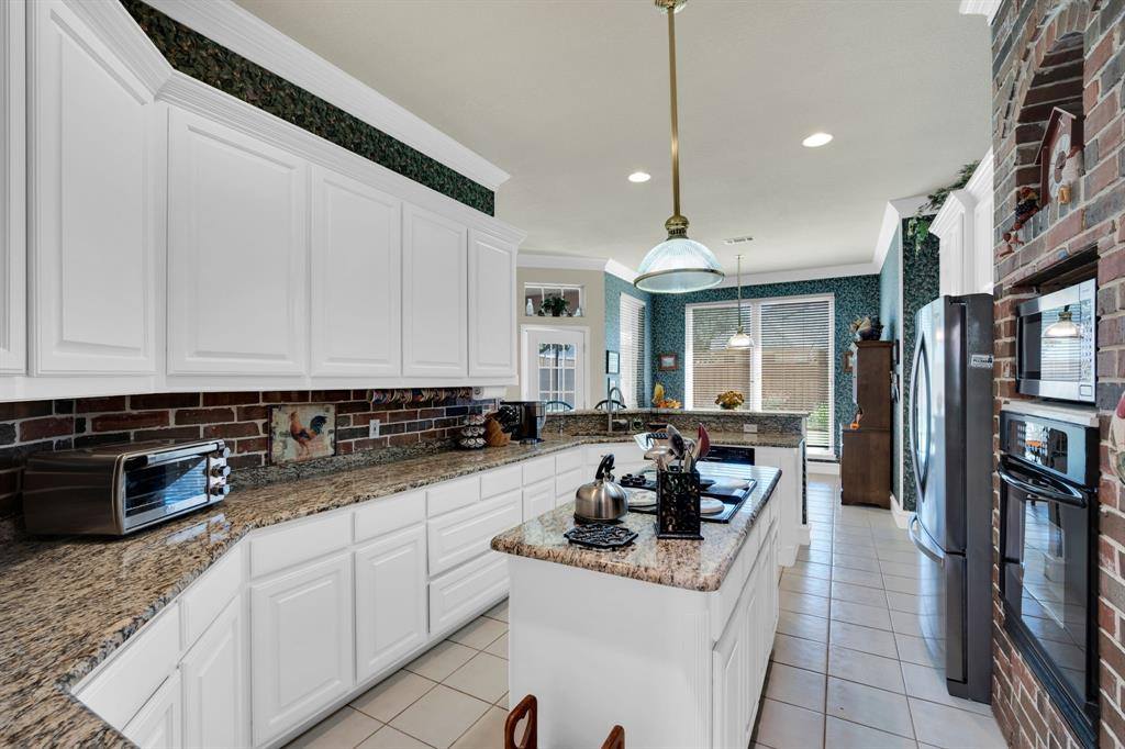 2616 Brookwood Drive, Mansfield, TX 76063