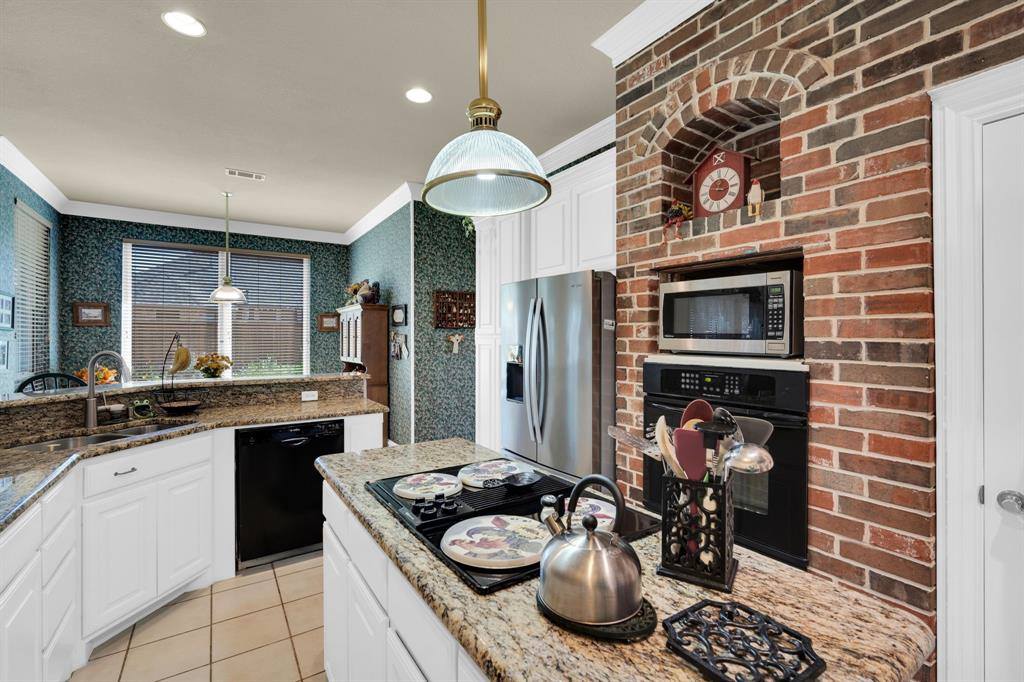 2616 Brookwood Drive, Mansfield, TX 76063