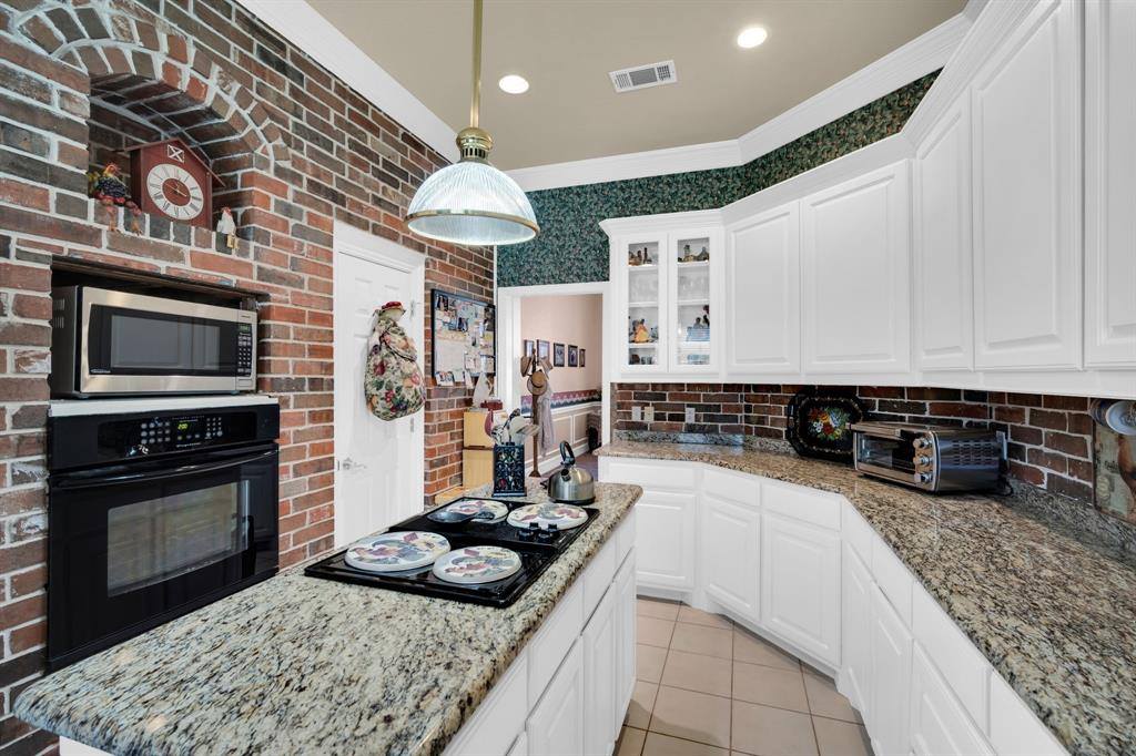 2616 Brookwood Drive, Mansfield, TX 76063