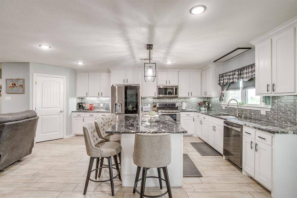 207 Trails End, Poolville, TX 76487