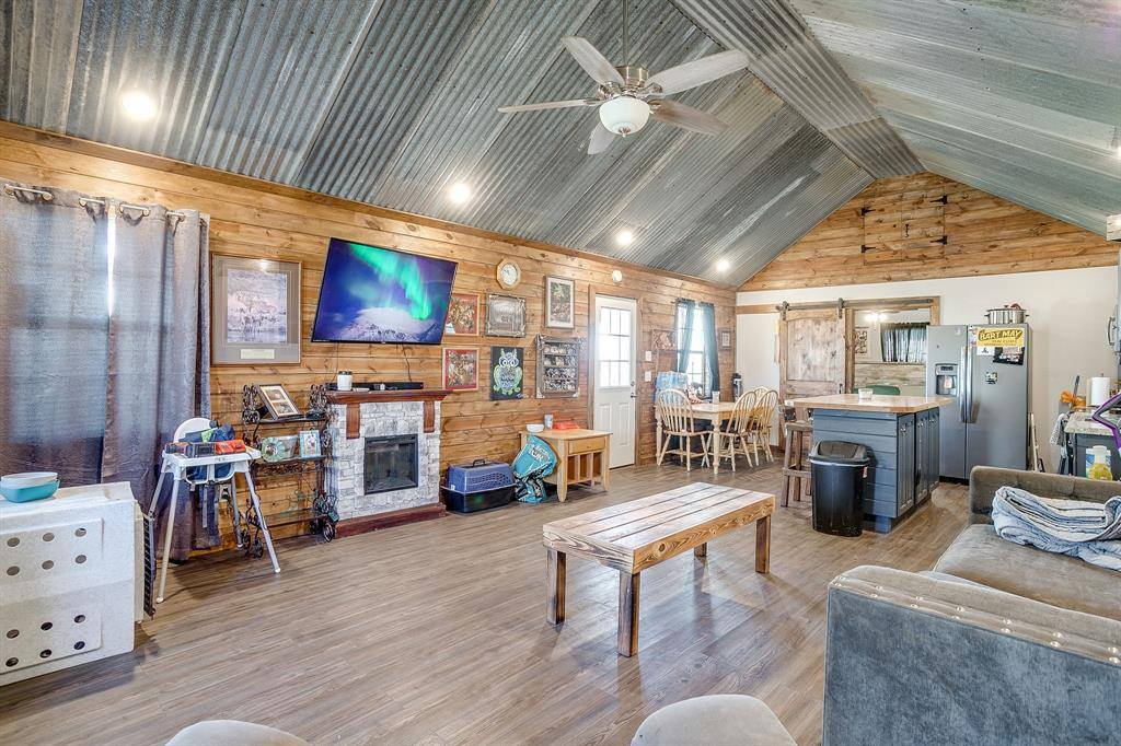 207 Trails End, Poolville, TX 76487