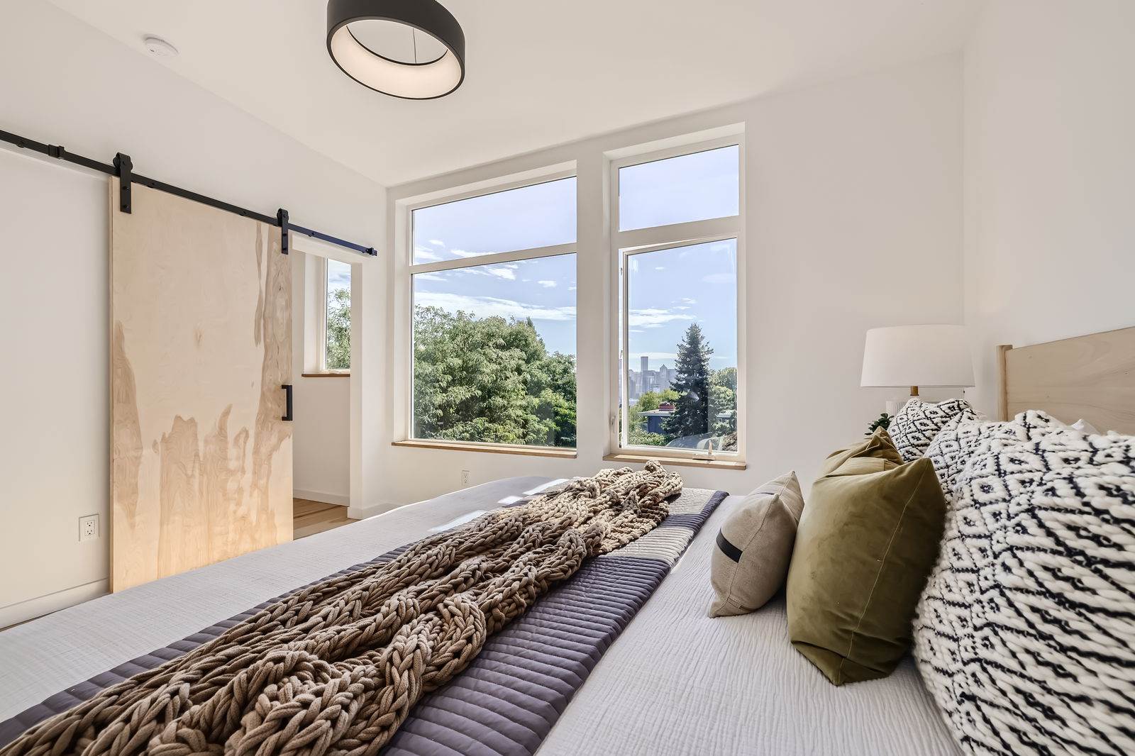 515 Howe St, Seattle, WA 98109