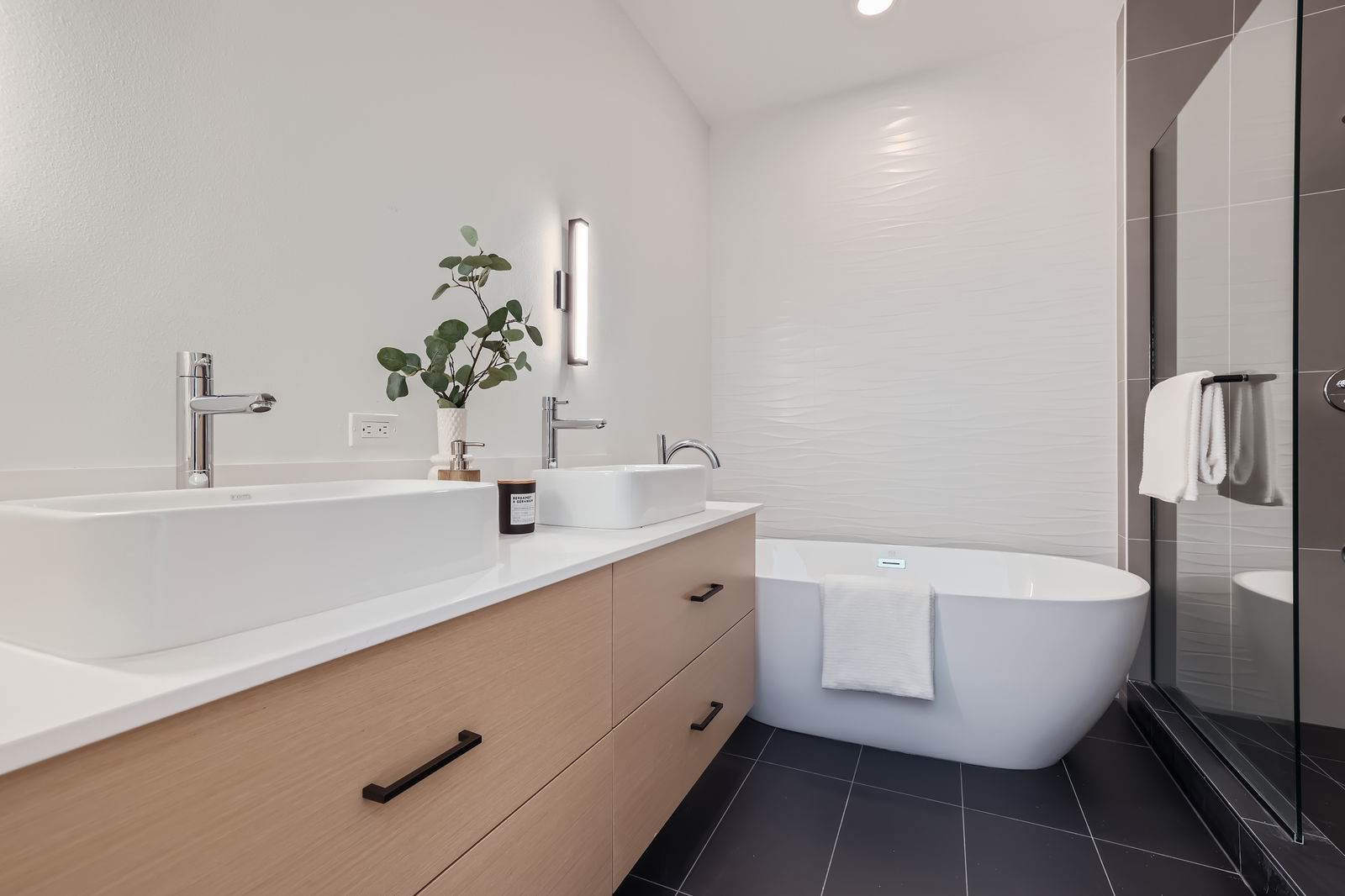 515 Howe St, Seattle, WA 98109