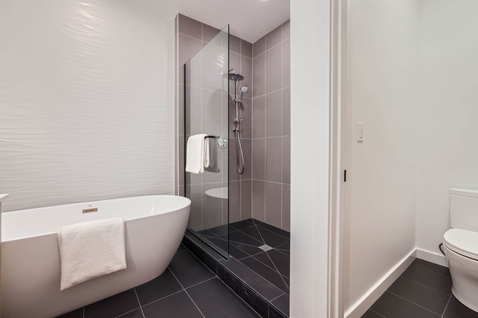 515 Howe St, Seattle, WA 98109