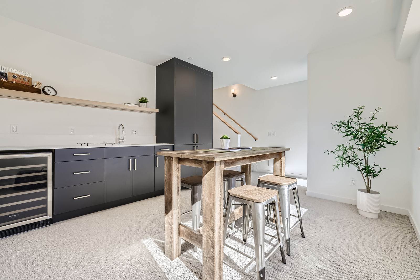 515 Howe St, Seattle, WA 98109