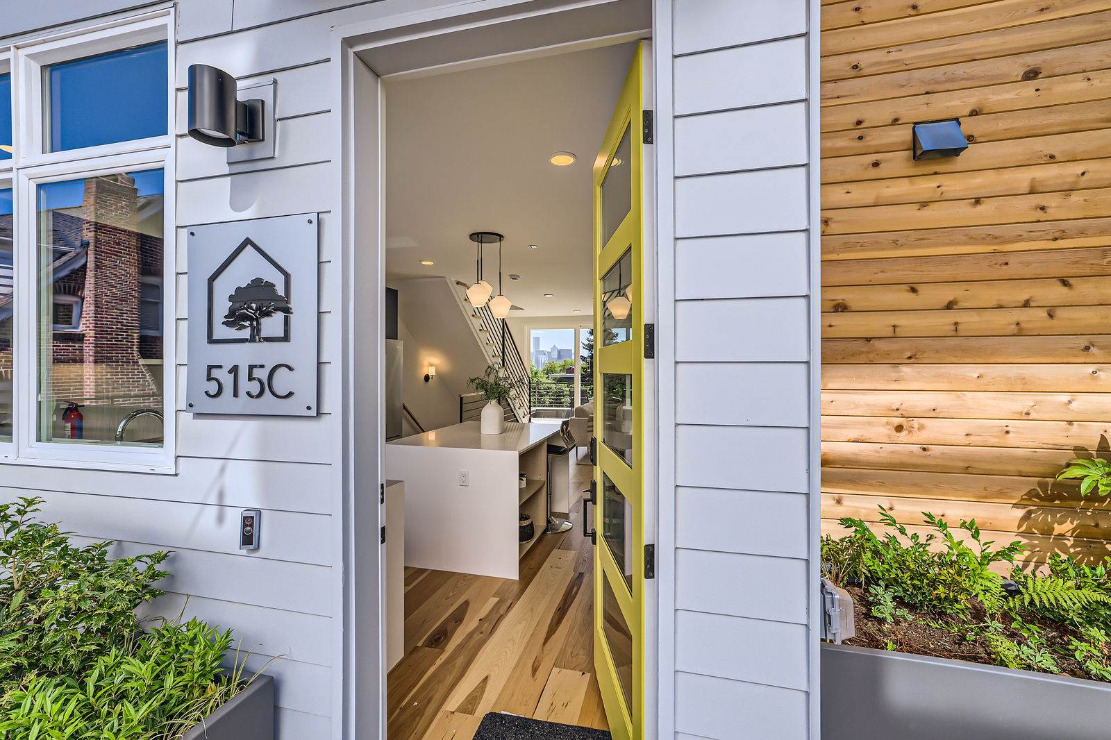 515 Howe St, Seattle, WA 98109