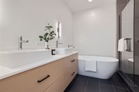 515 Howe St, Seattle, WA 98109