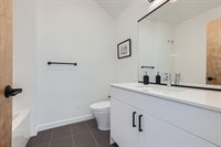 515 Howe St, Seattle, WA 98109