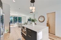 515 Howe St, Seattle, WA 98109