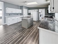 14275 Painted Woods Drive, Williston, ND 58801