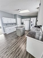 14275 Painted Woods Drive, Williston, ND 58801