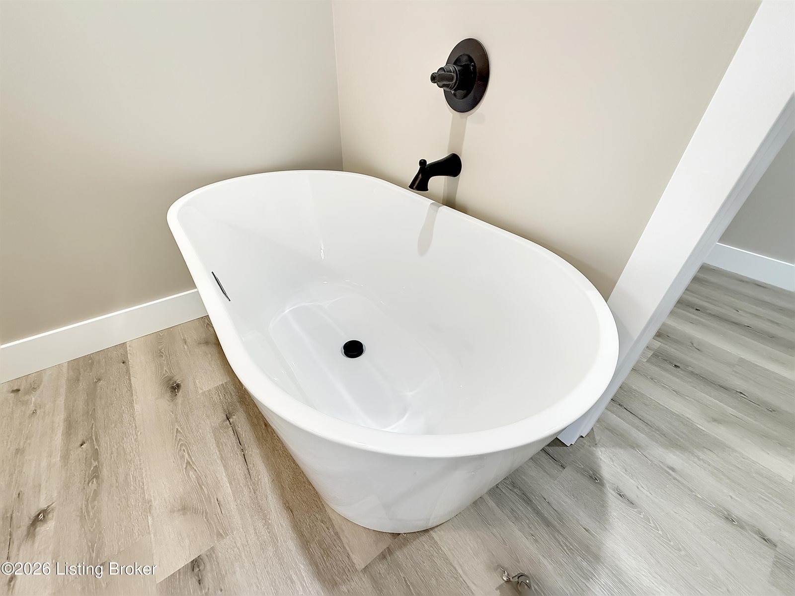 24 Betty Boyd Ln, Brandenburg, KY 40108