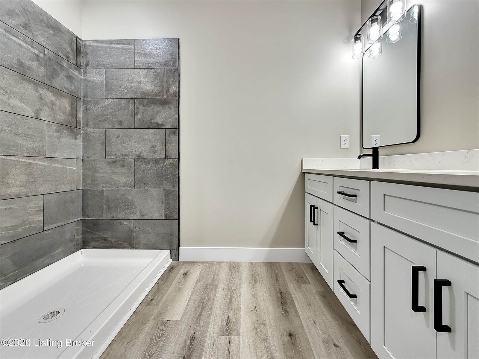 24 Betty Boyd Ln, Brandenburg, KY 40108