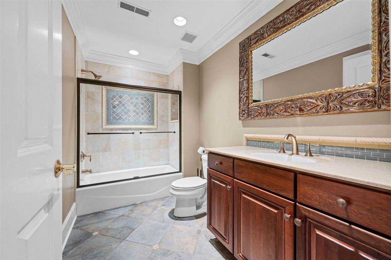 801 Covington Grove Boulevard, Bowling Green, KY 42104