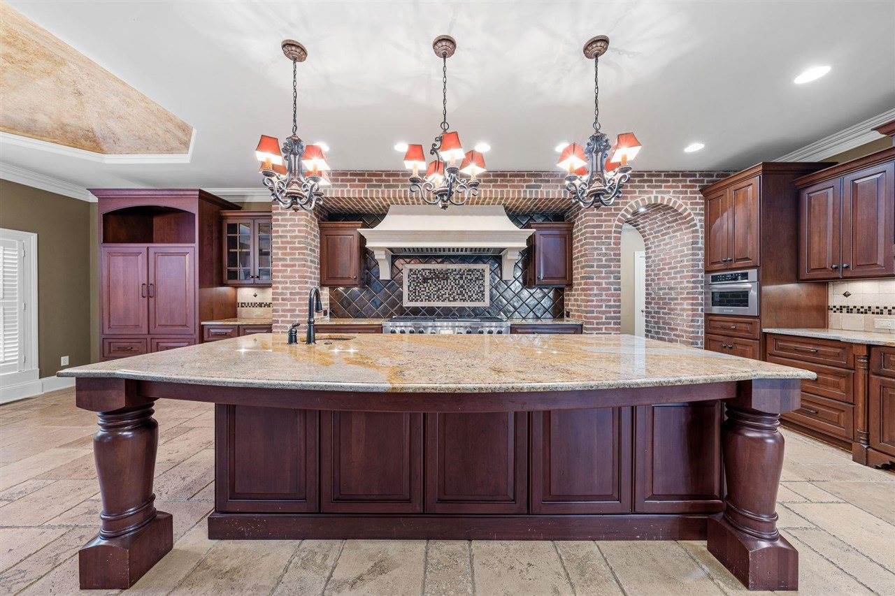 801 Covington Grove Boulevard, Bowling Green, KY 42104