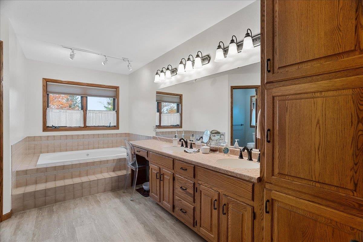 11860 Sunset Drive, Marshfield, WI 54449