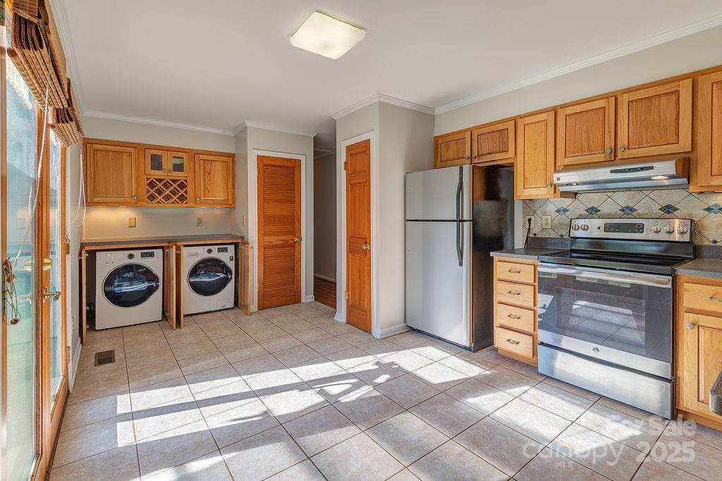 9 Guinevere Court, Asheville, NC 28806