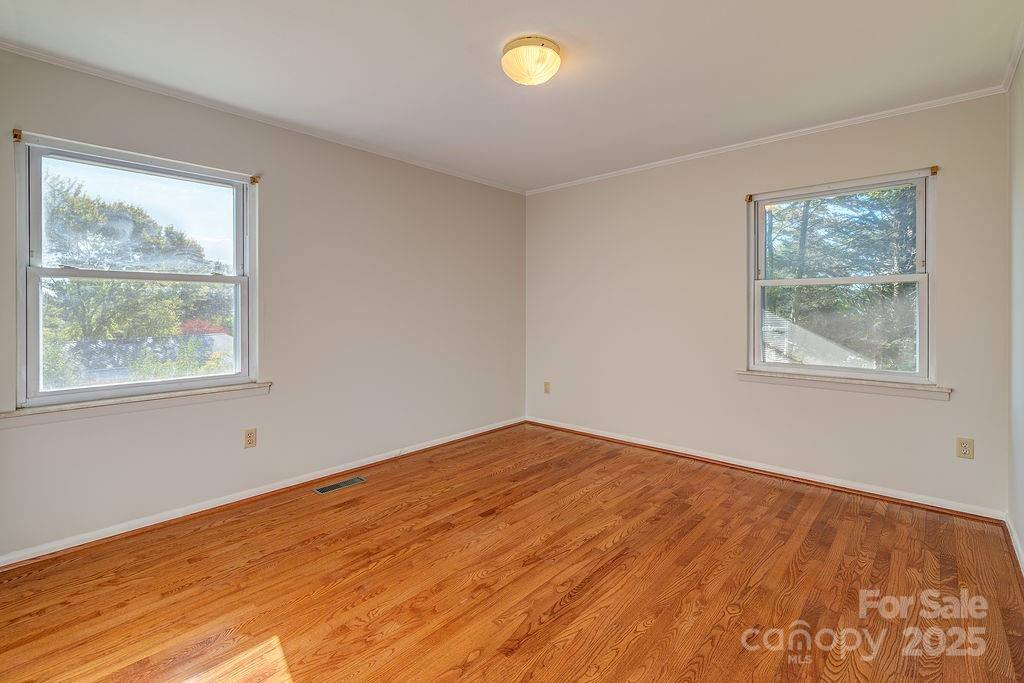 9 Guinevere Court, Asheville, NC 28806