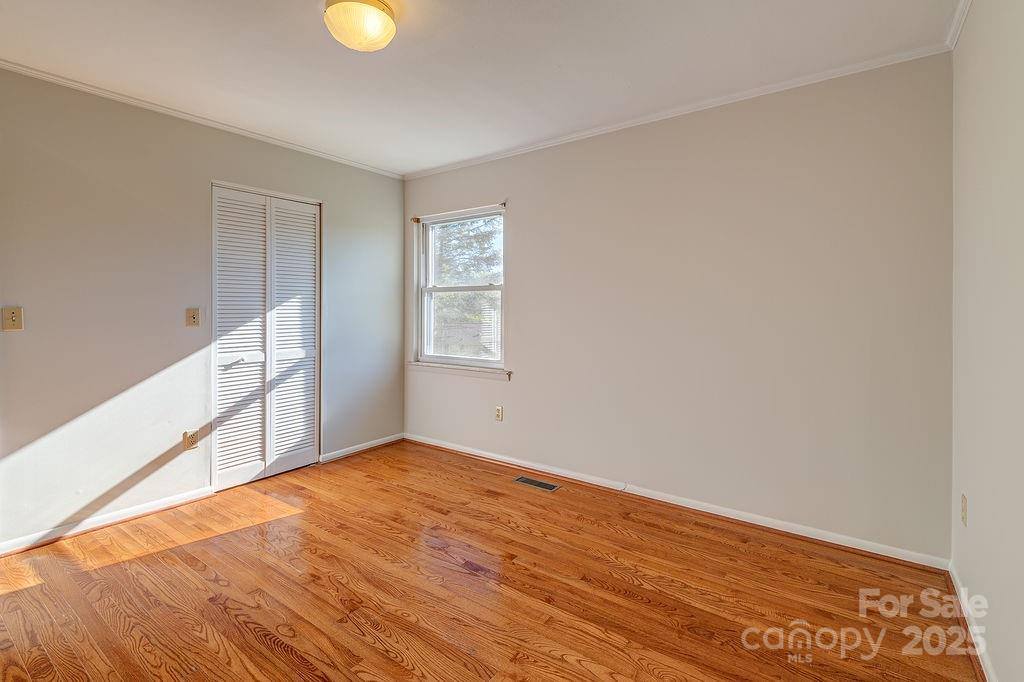 9 Guinevere Court, Asheville, NC 28806