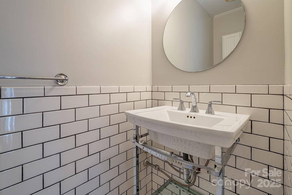 9 Guinevere Court, Asheville, NC 28806