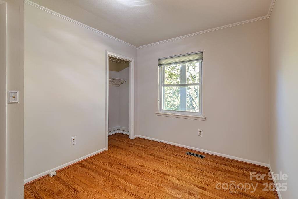 9 Guinevere Court, Asheville, NC 28806