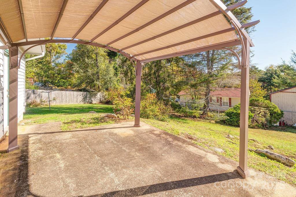 9 Guinevere Court, Asheville, NC 28806