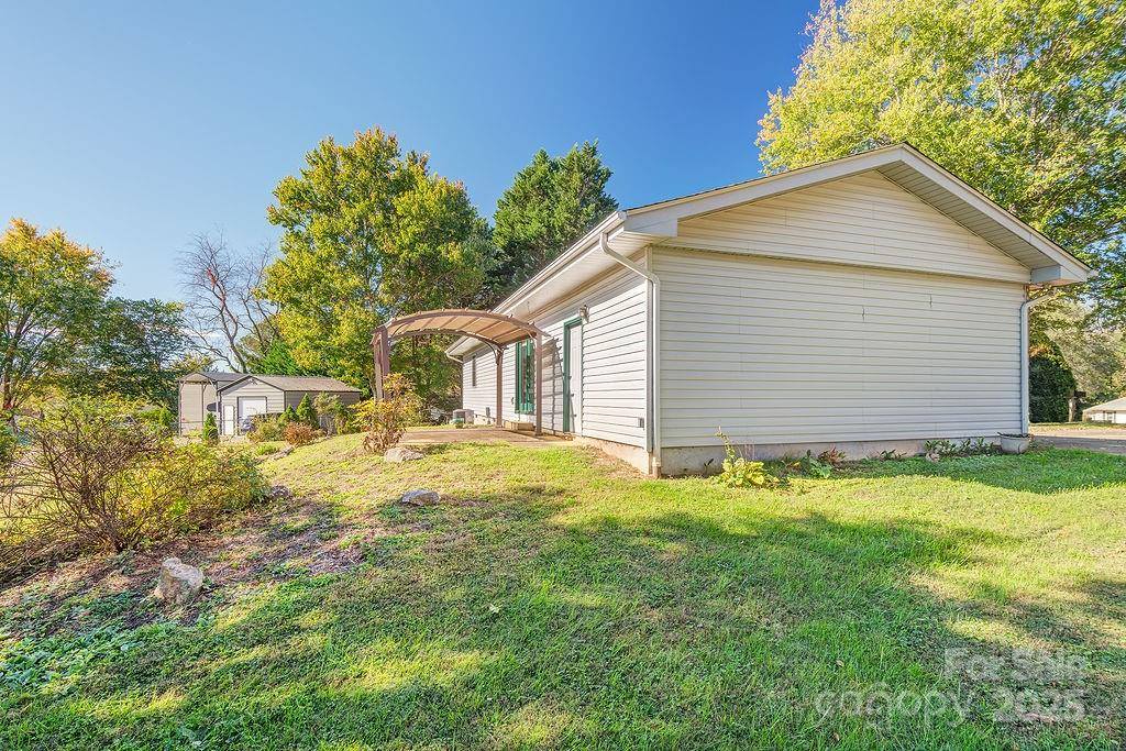 9 Guinevere Court, Asheville, NC 28806