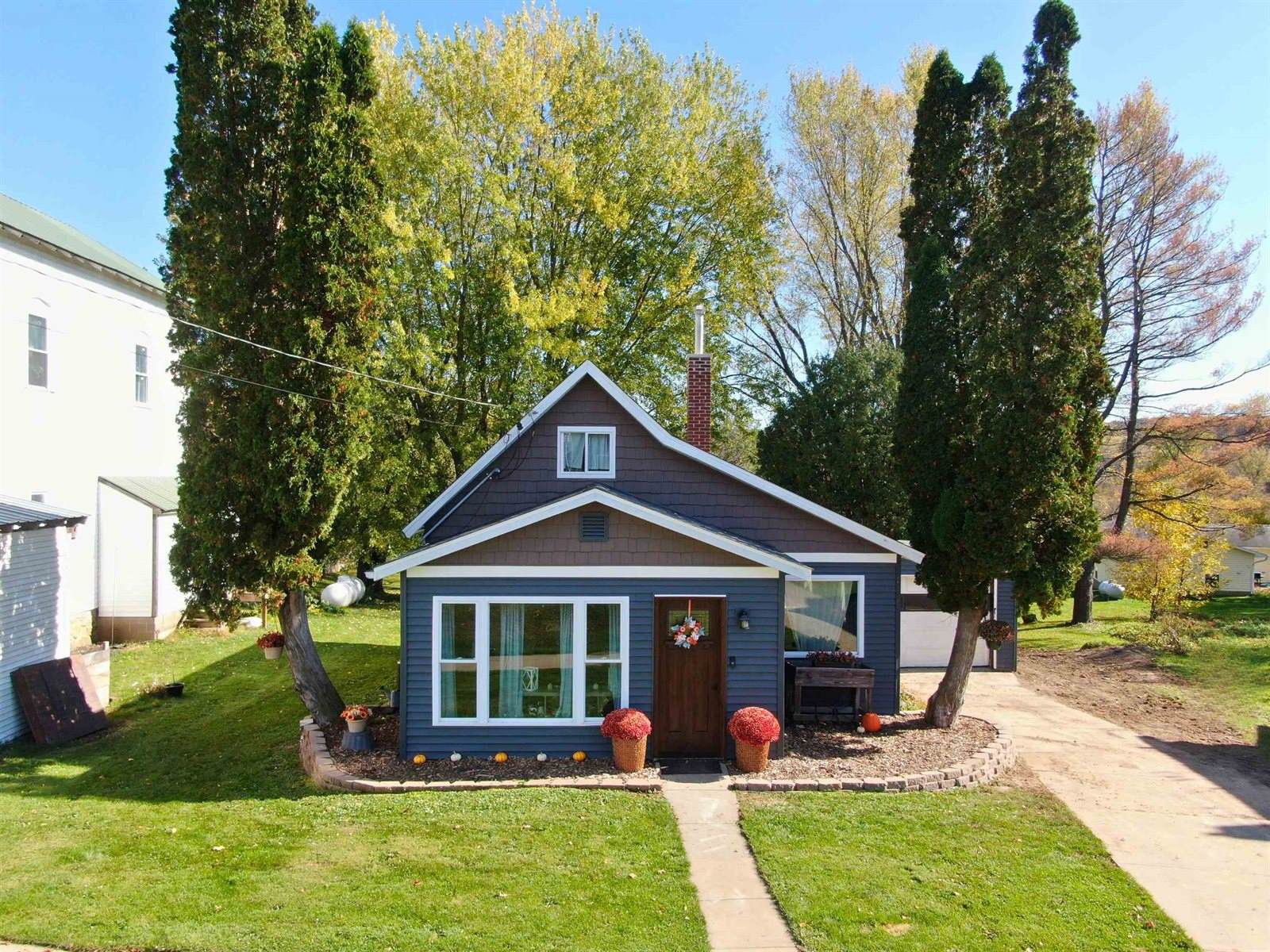 404 Division, Ontario, WI 54651