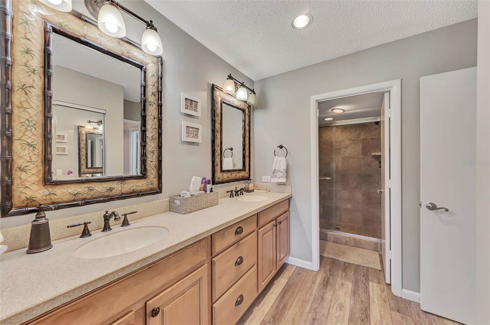 3141 Heatherwood Lane, Sarasota, FL 34235