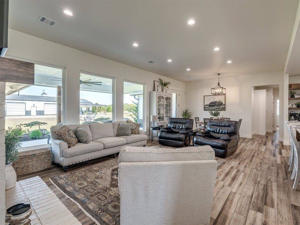 43512 East 45TH Street, Shawnee, OK 74804