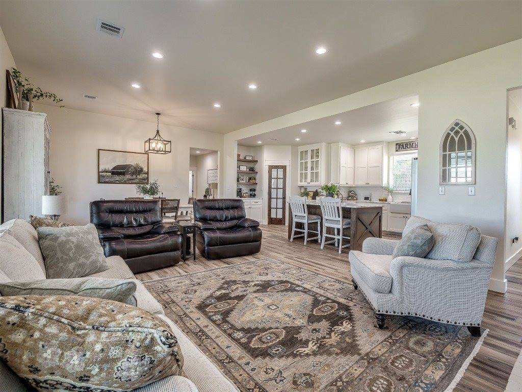 43512 East 45TH Street, Shawnee, OK 74804