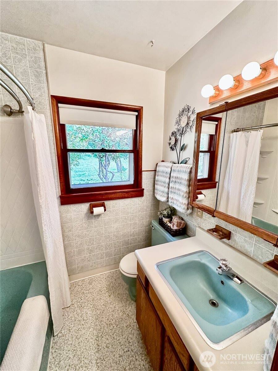 4403 Boston Harbor Road NE, Olympia, WA 98506