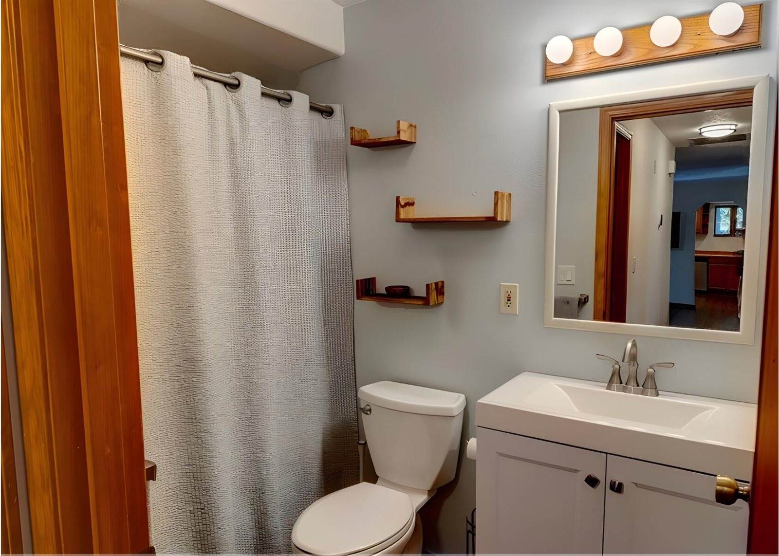 1843 SE Moorwood Court, Bend, OR 97702