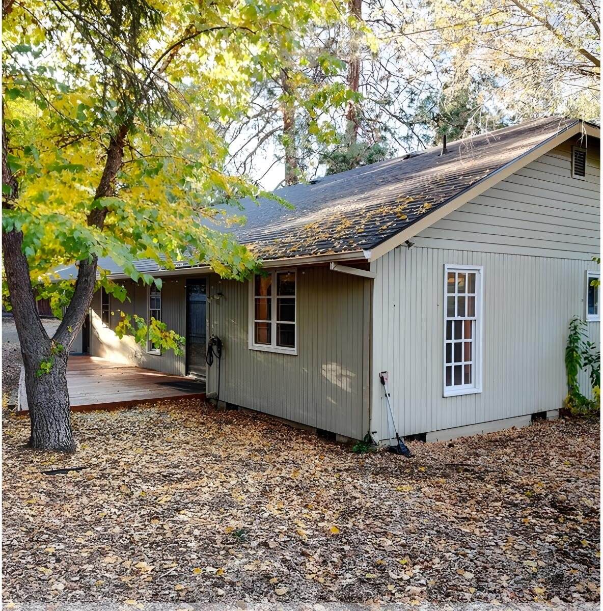 1843 SE Moorwood Court, Bend, OR 97702