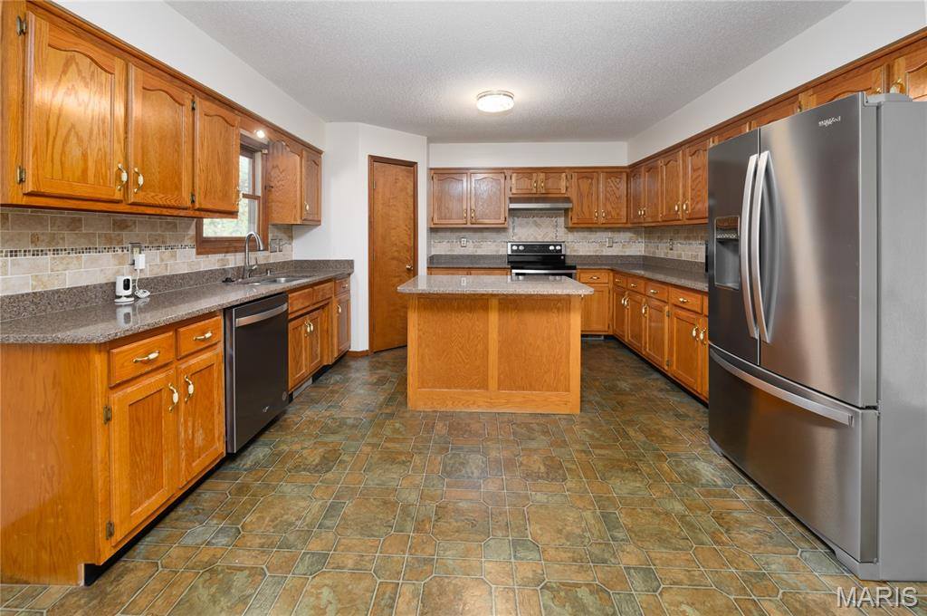 24265 Sprint Lane, Waynesville, MO 65583