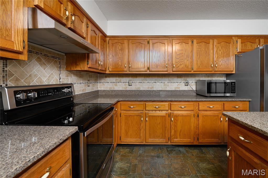 24265 Sprint Lane, Waynesville, MO 65583