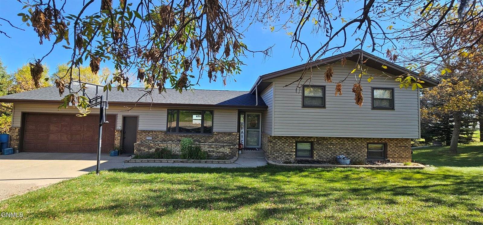 4204 Old Red Trail NW, Mandan, ND 58554