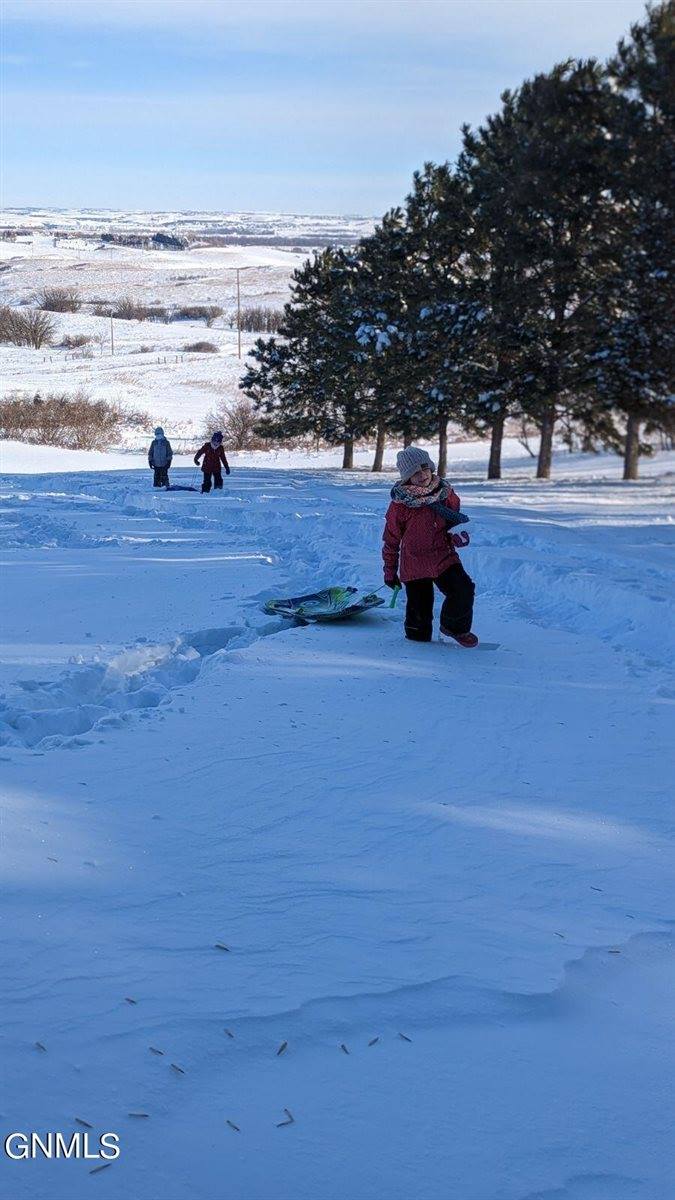 4204 Old Red Trail NW, Mandan, ND 58554