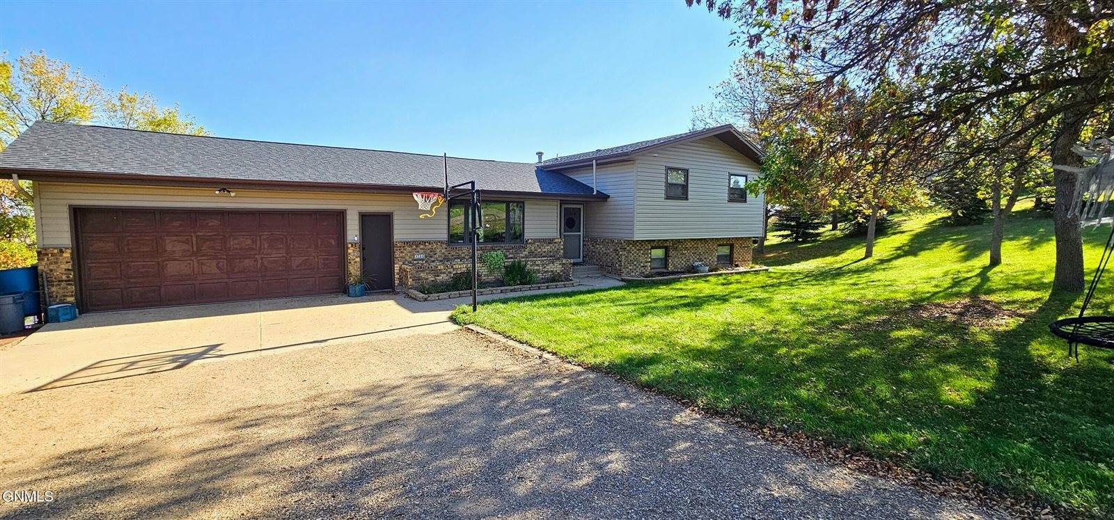 4204 Old Red Trail NW, Mandan, ND 58554